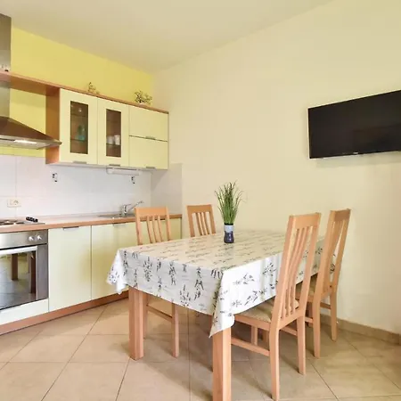 Holiday home Lovely In With Wifi